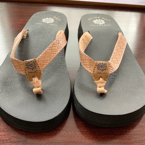 Mellow Mat Flip Flops by Yellow Box Size 8.5 - Picture 1 of 9